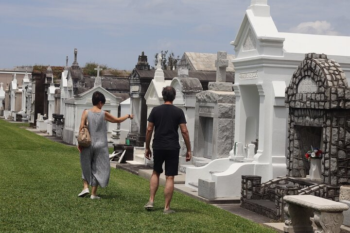 Citywide Driving Tour with Local Jazz Musician - Photo 1 of 18